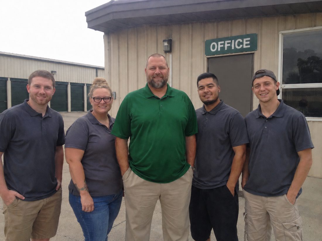 Pest control professionals in Lee's Summit, MO